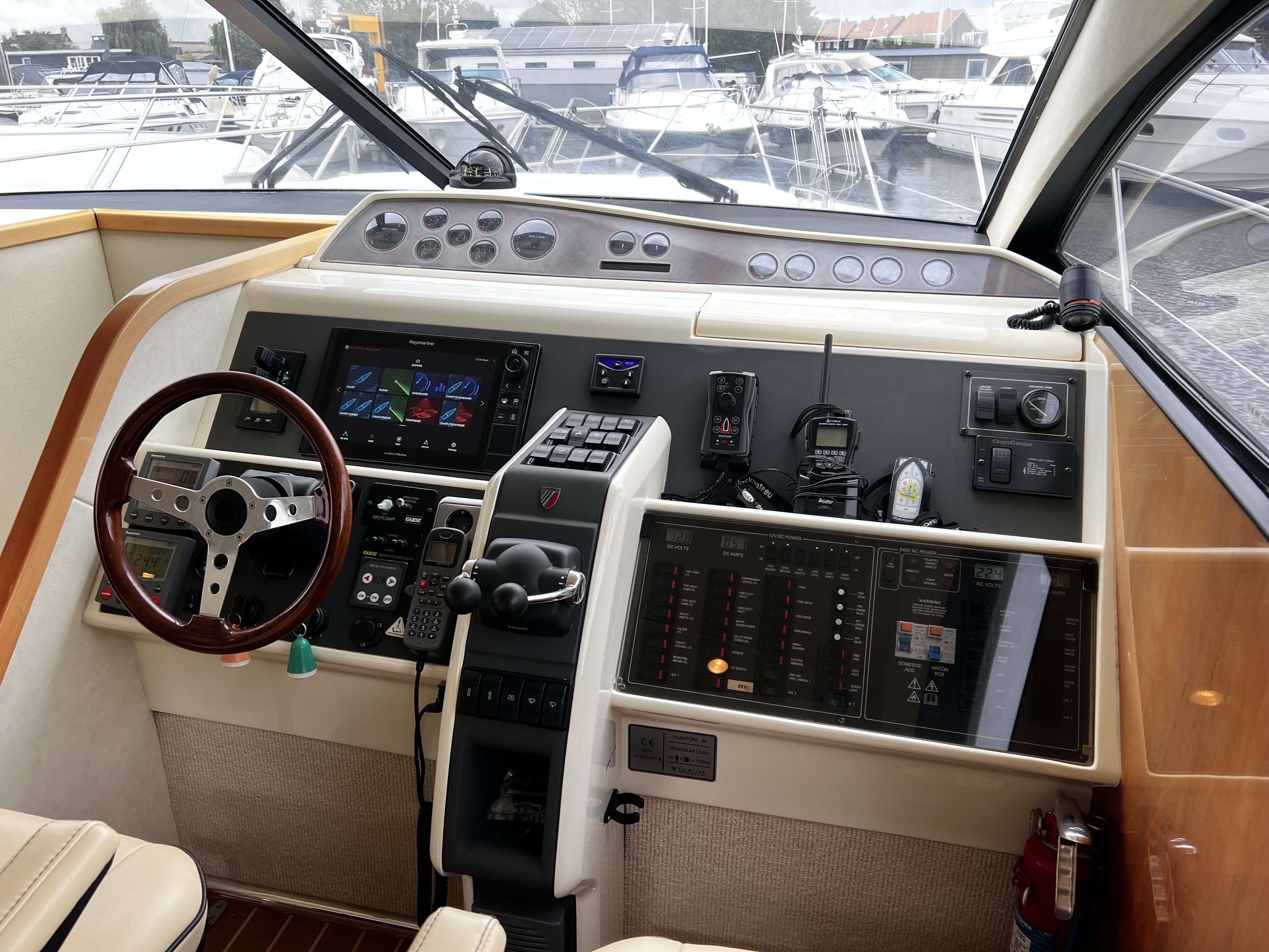 foto: 10 Fairline Phantom 46