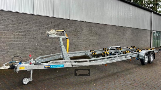 foto: 6 Bayliner   245