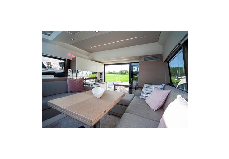 foto: 5 Prestige 460 Fly