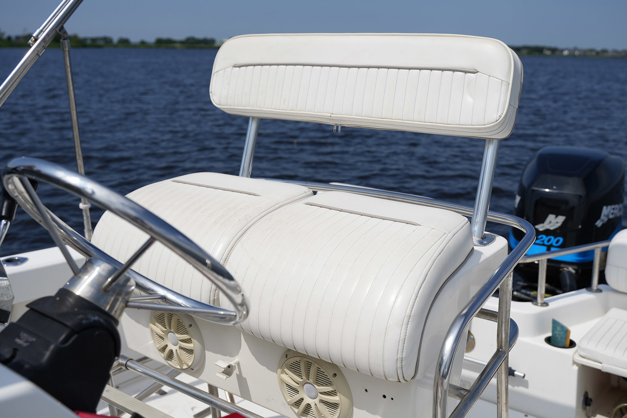 foto: 9 Boston Whaler 180 Outrage