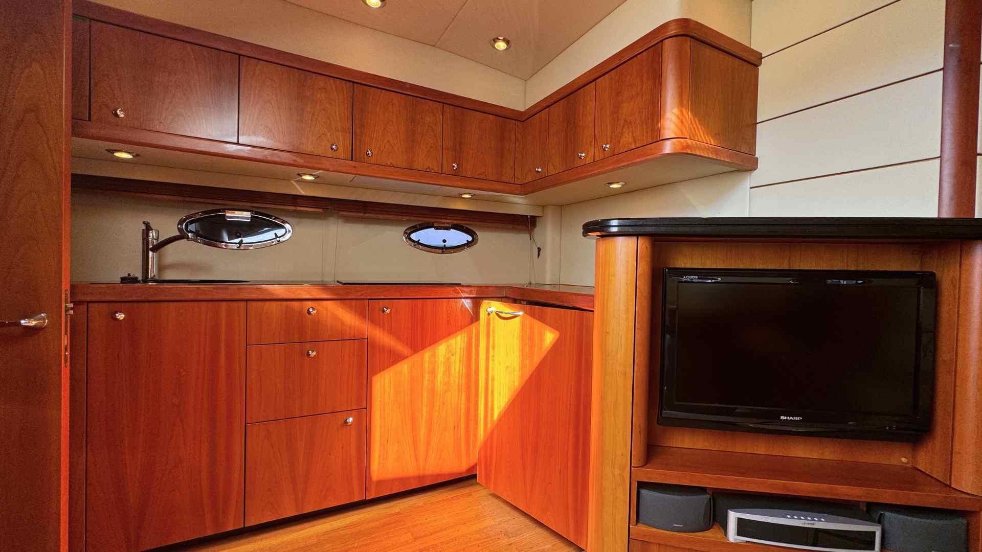 foto: 7 Sunseeker Portofino 47 HT