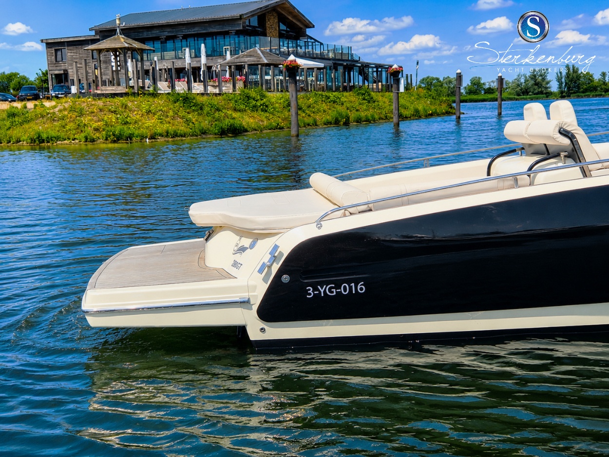 foto: 8 Invictus 280 GT