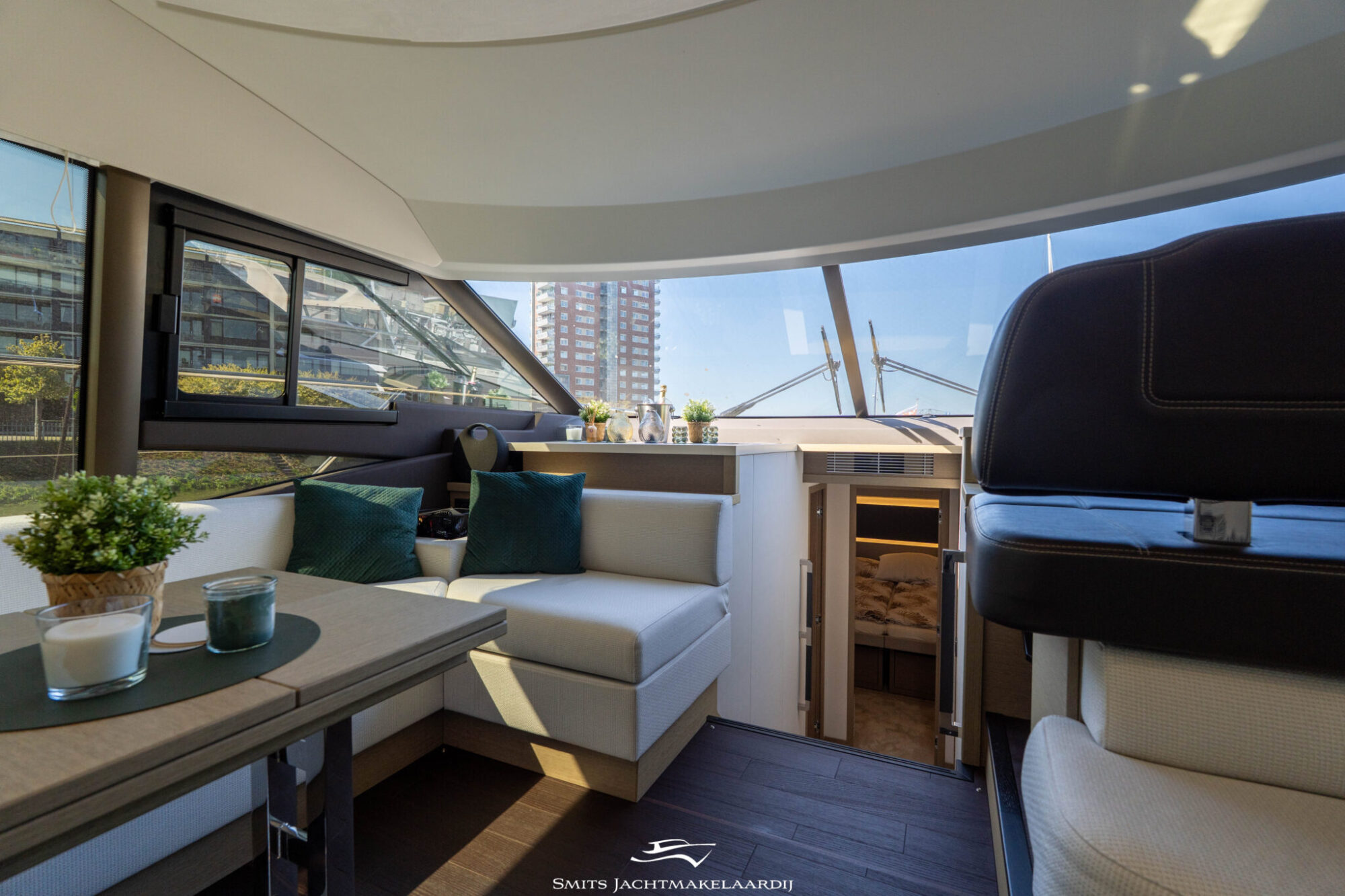 foto: 11 Prestige Prestige 590 Flybridge