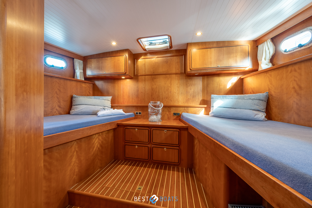 foto: 8 Linssen  Grand Sturdy 410 AC 