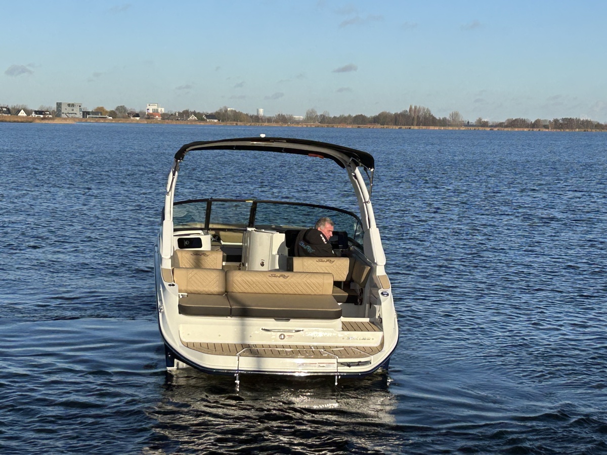 foto: 17 Sea Ray Sea Ray SDX 230 Surf