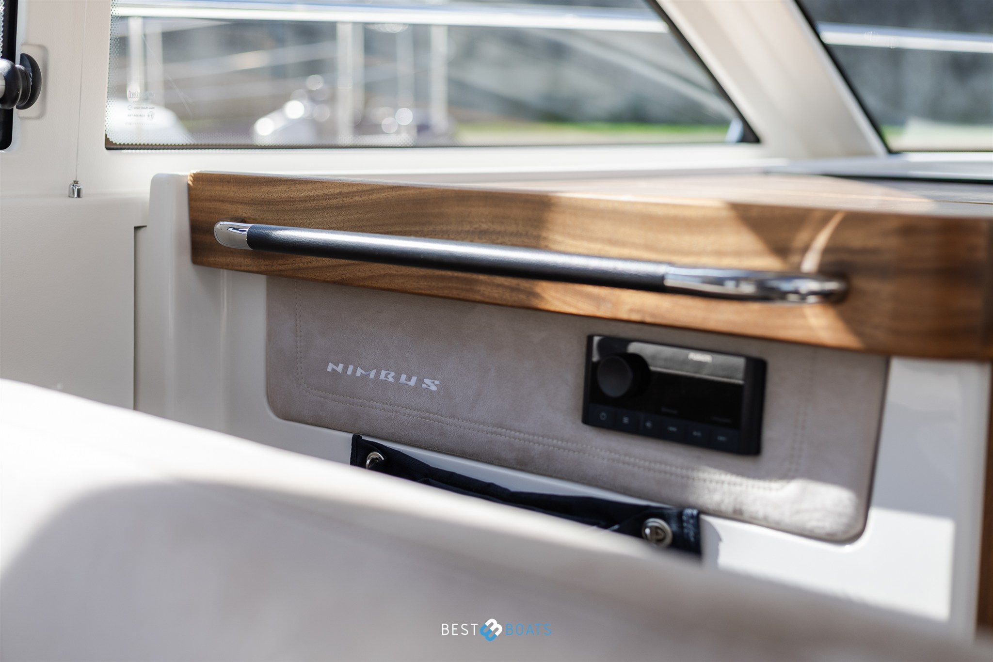 foto: 8 Nimbus 305 Coupé