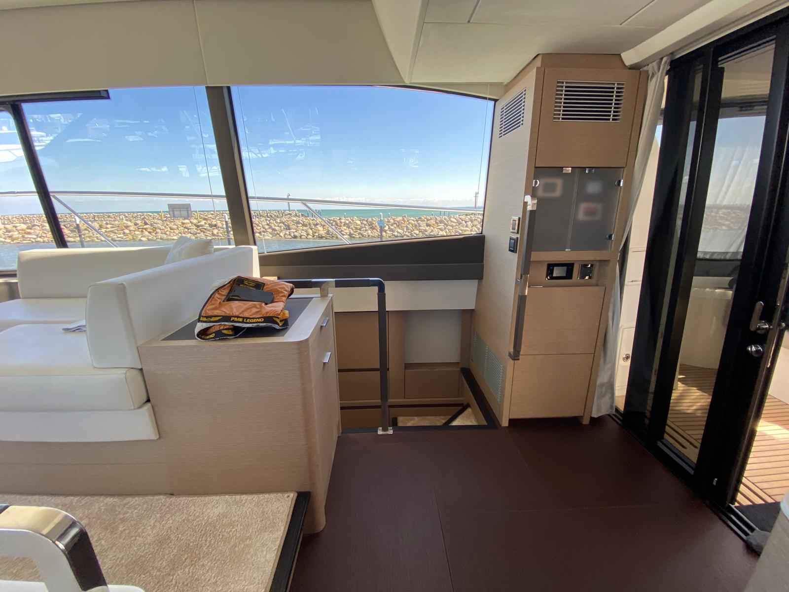 foto: 10 Prestige 590 Flybridge