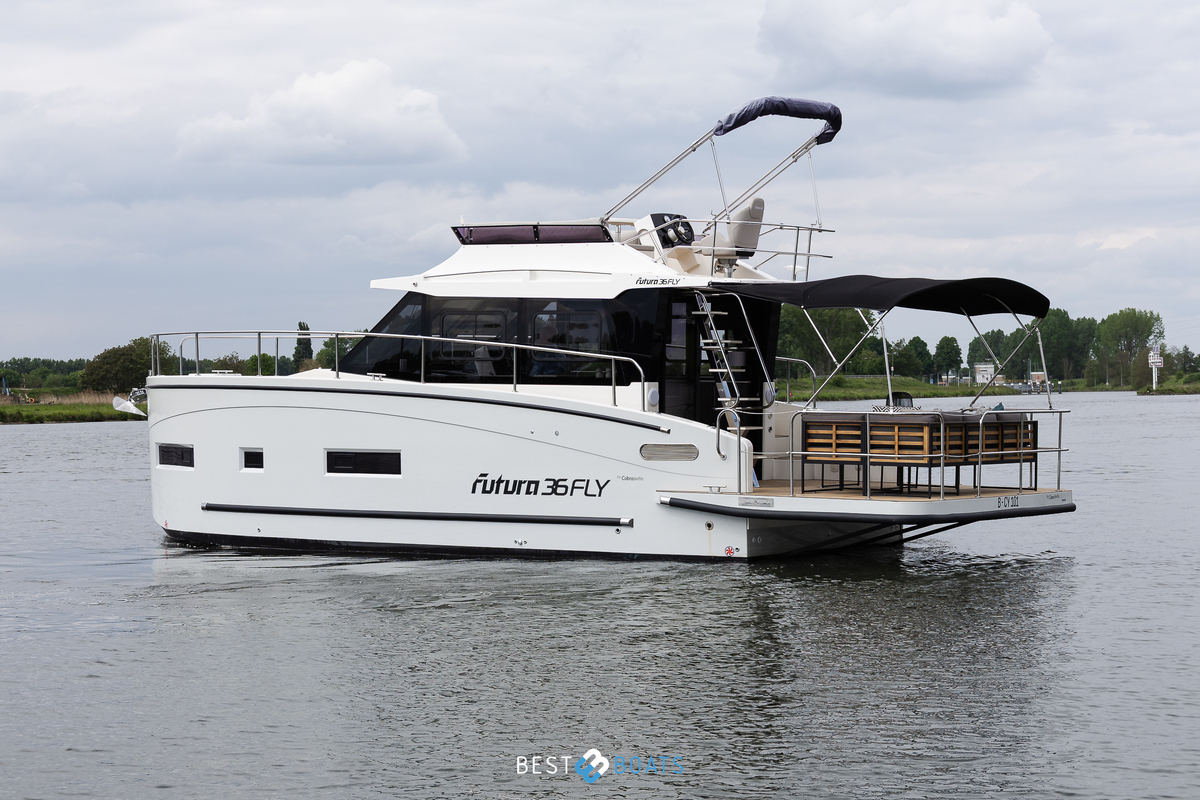 foto: 17 Cobra Yachts Futura 36 Premium Fly