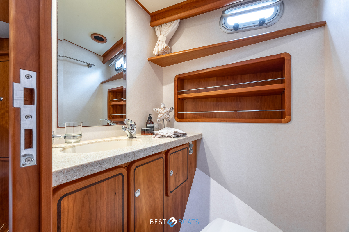 foto: 15 Linssen  Grand Sturdy 430 AC MKII Diamond