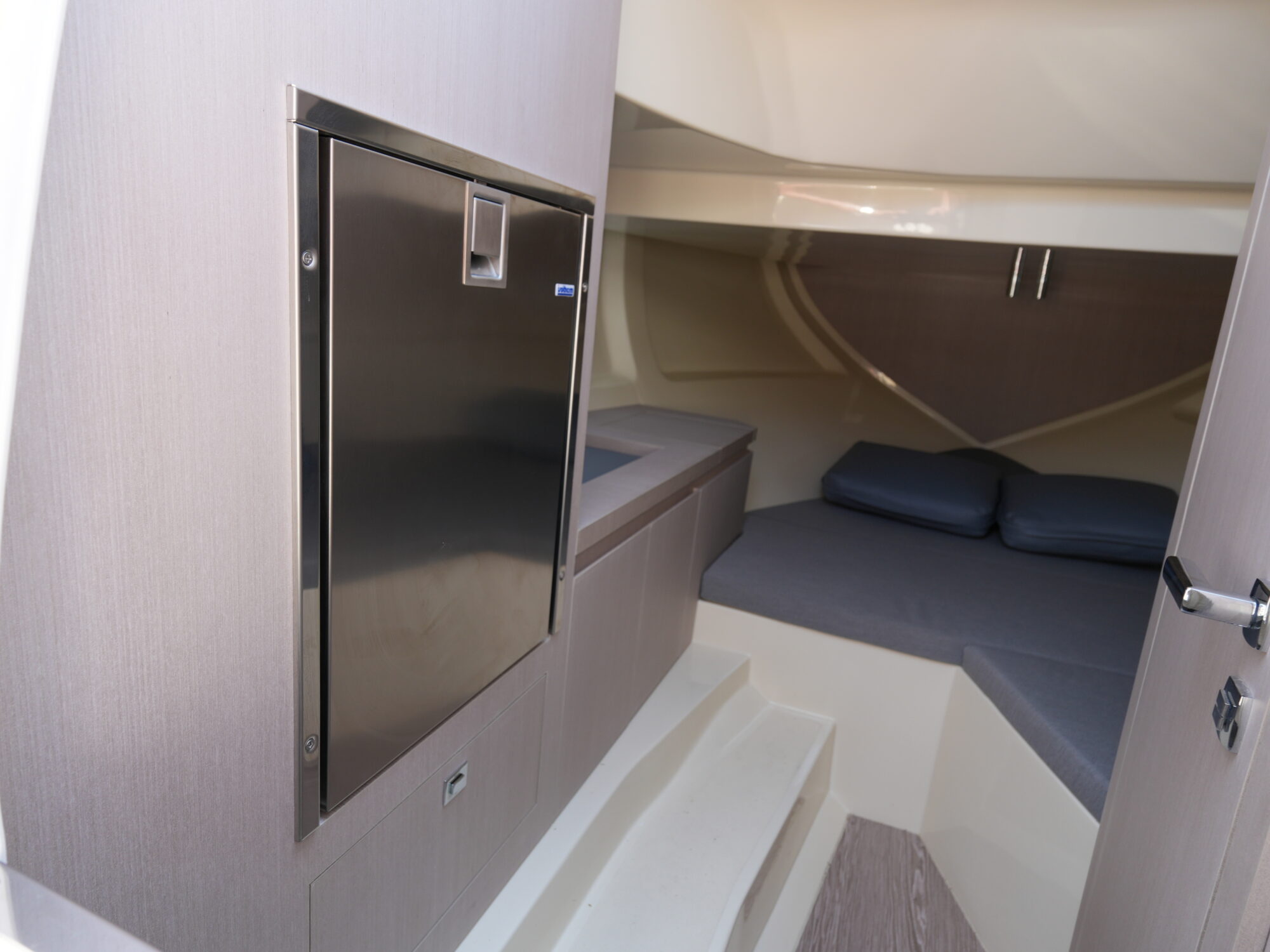 foto: 18 Invictus Invictus 270 CX