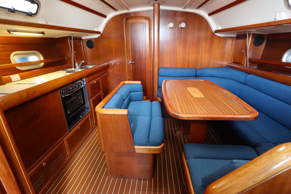 foto: 31 Bavaria  38-3 Cruiser
