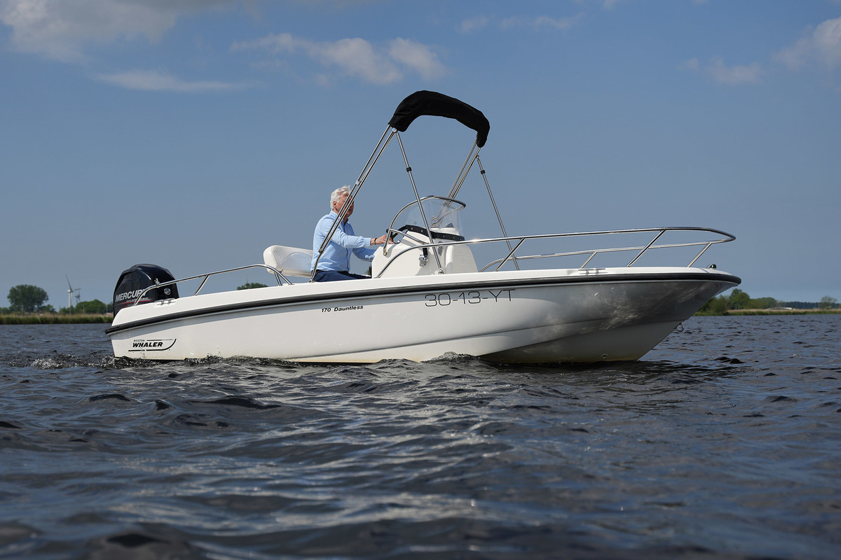 foto: 27 Boston Whaler 170 Dauntless