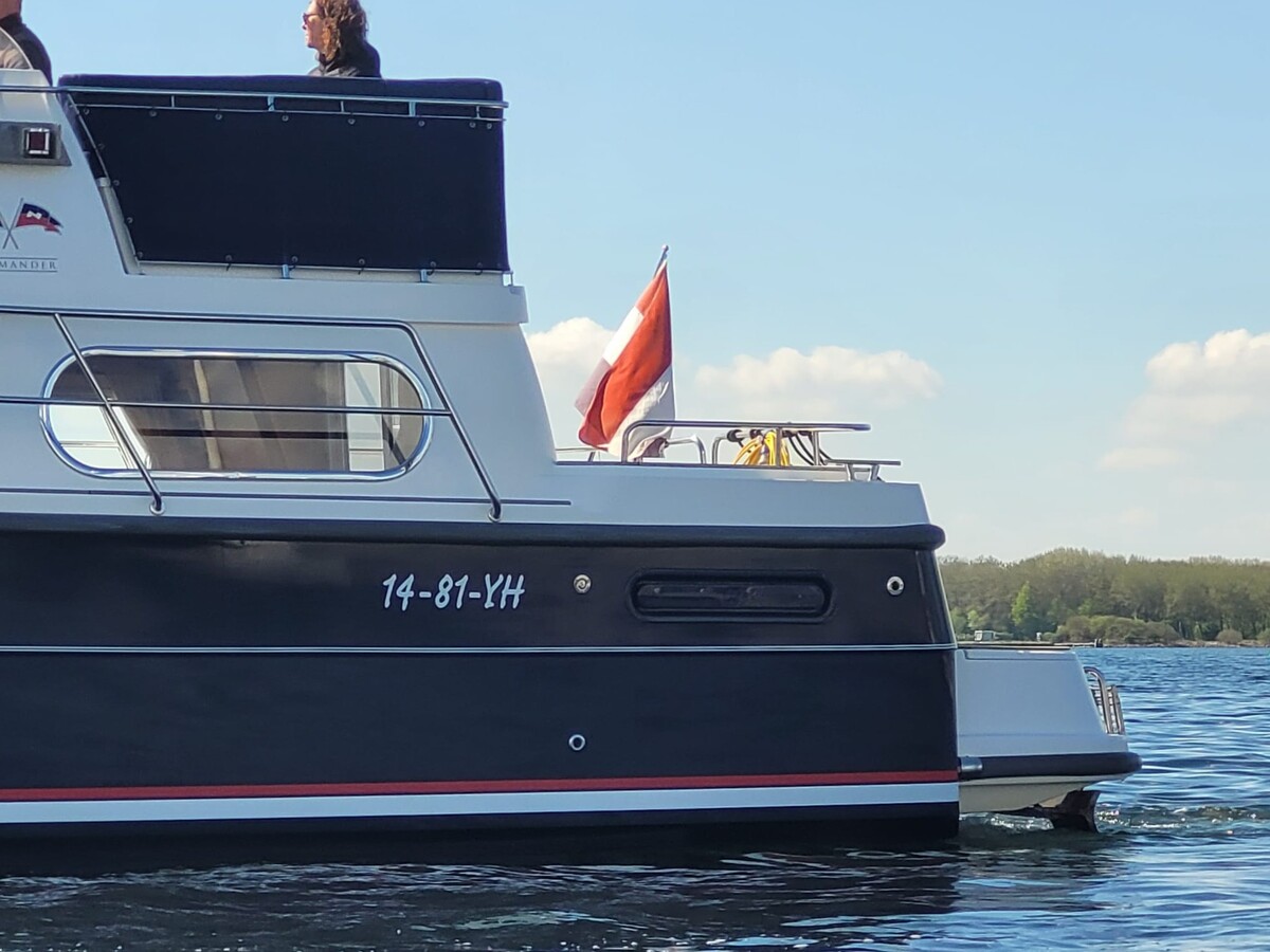 foto: 19 Nimbus 380 Commander