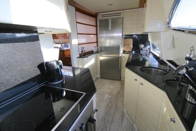 foto: 10 Ferretti  760