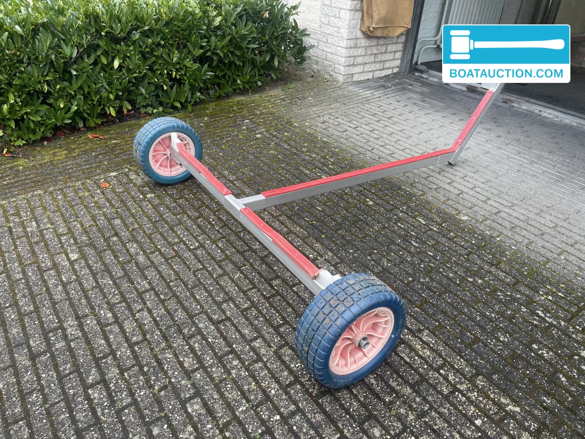 foto: 5 Far East Boats Optimist Strandtrailer