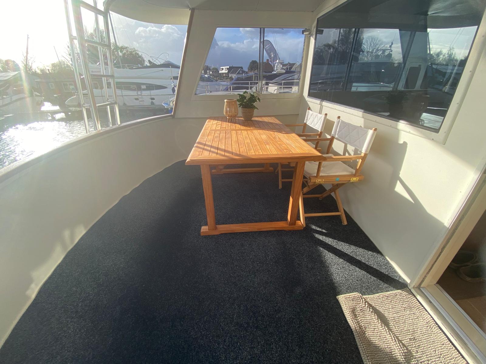 foto: 10 Hatteras 70 Fly ( Varend Woonschip )