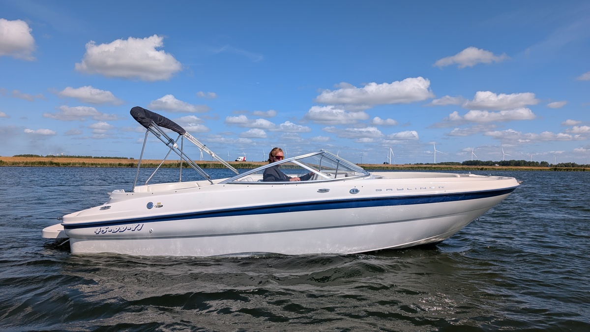 foto: 11 Bayliner 219 SD