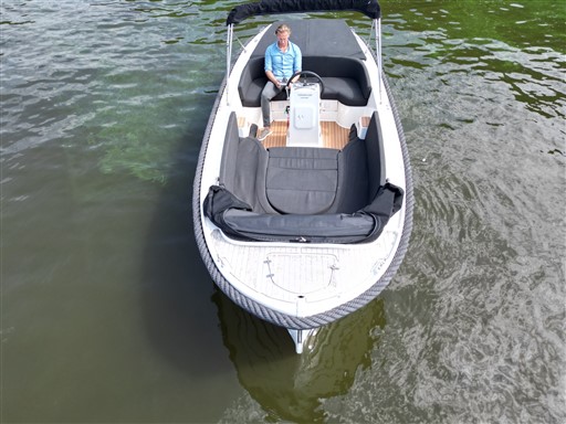 foto: 6 Corsiva 690 Tender