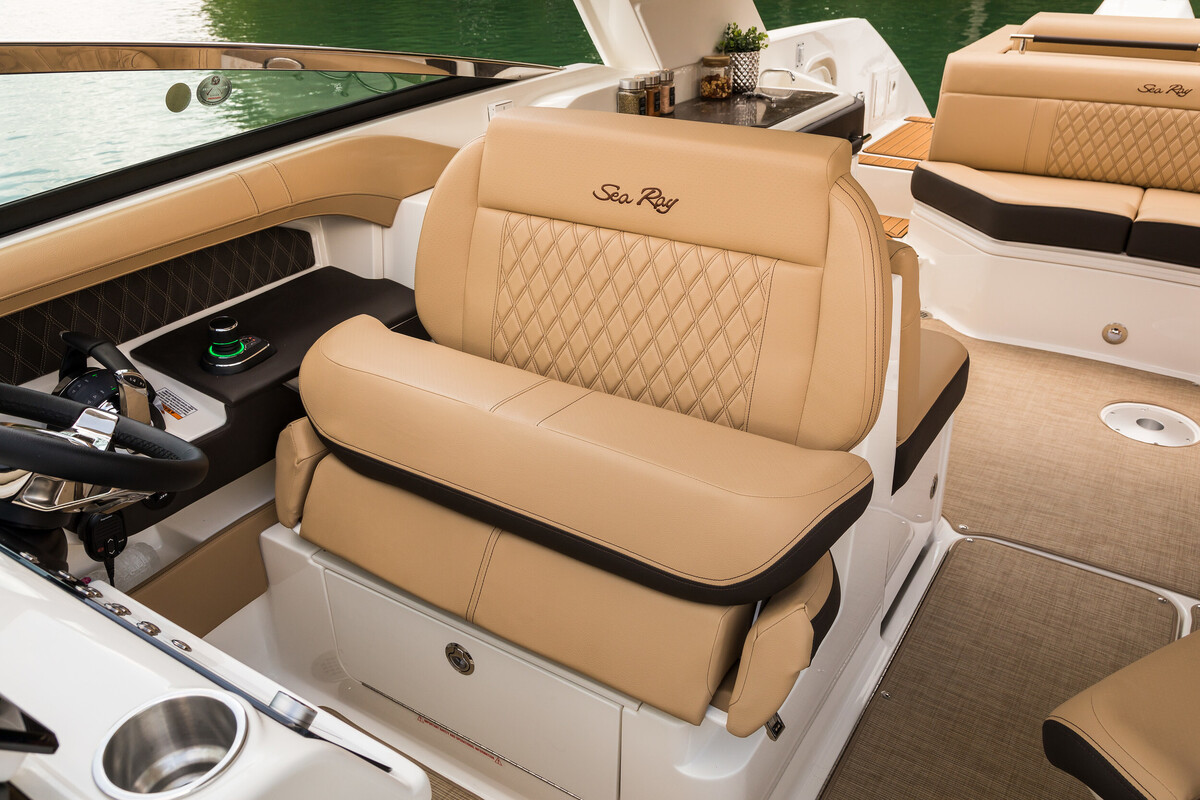 foto: 8 Sea Ray SLX 310 Outboard