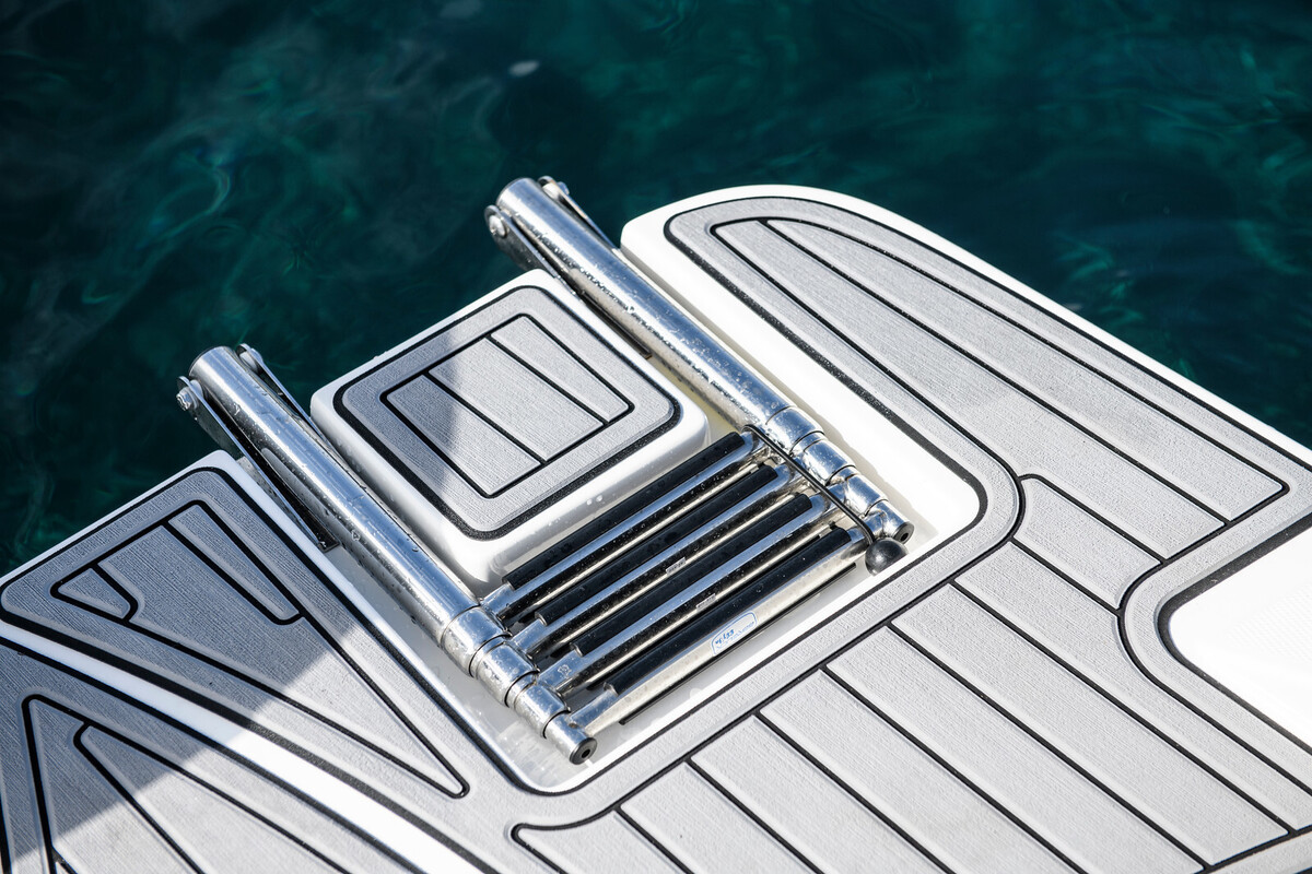 foto: 9 Sea Ray SPX 210 Outboard