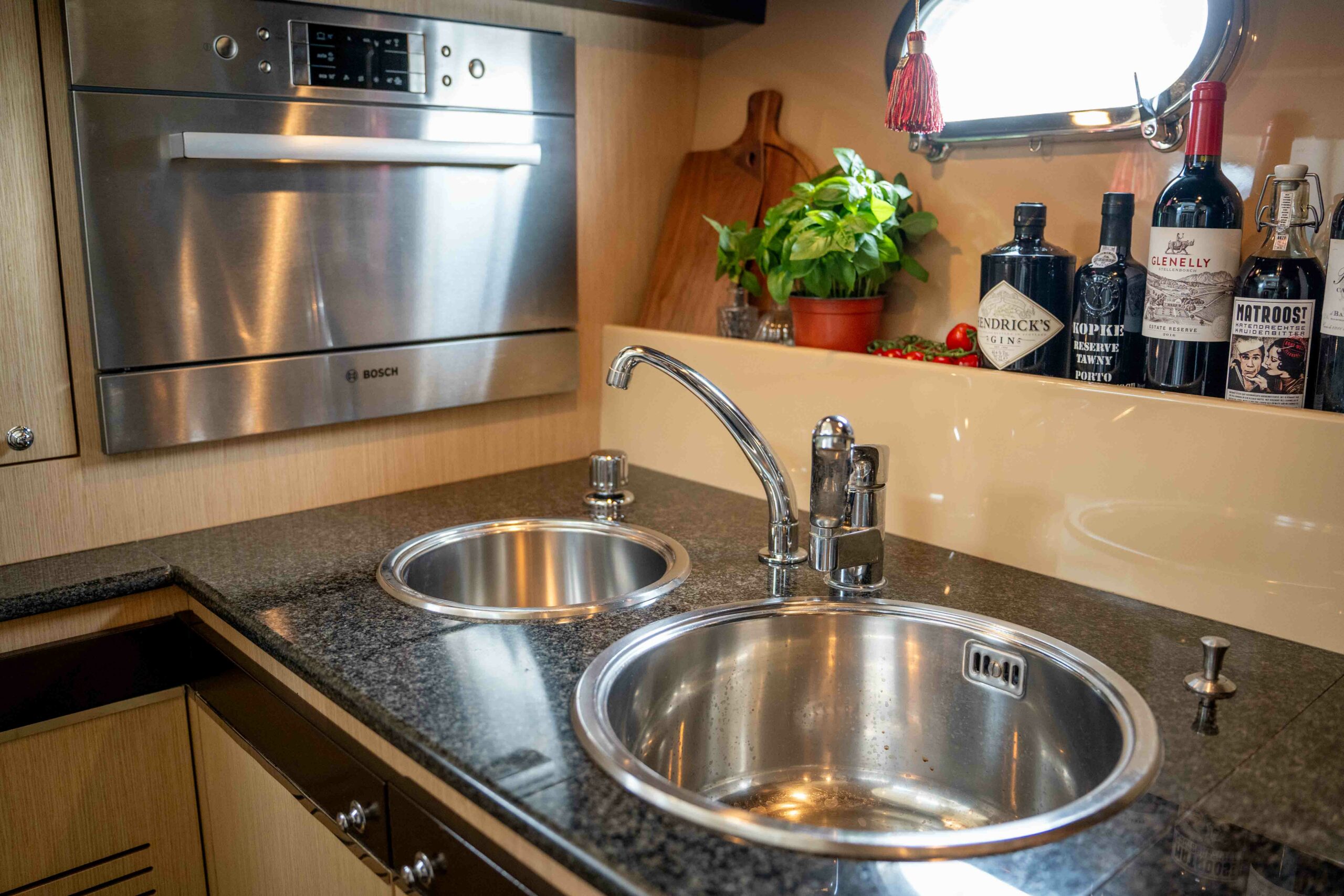 foto: 15 Ferretti Yachts 550