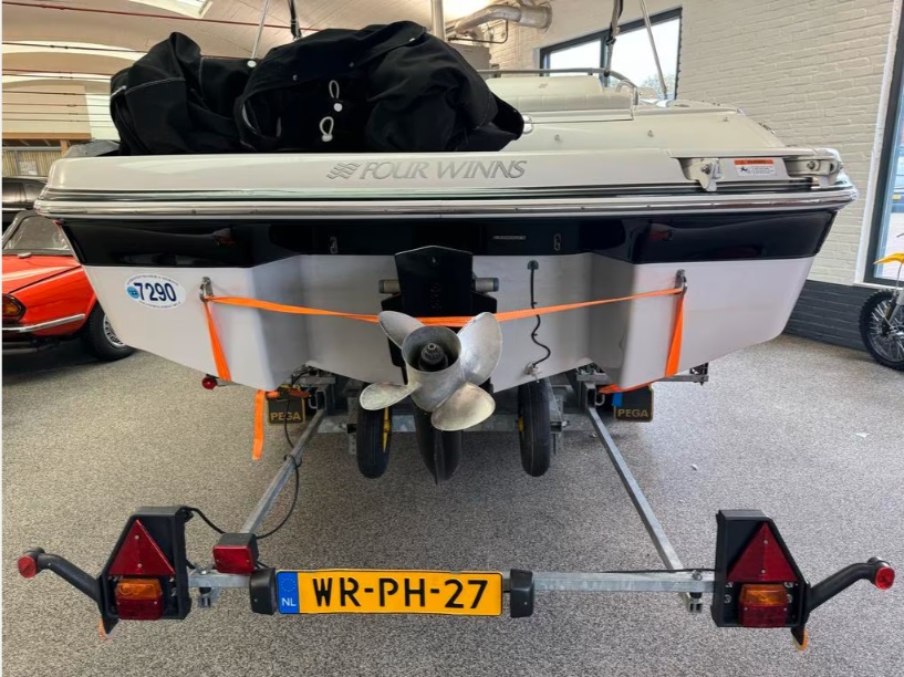 foto: 6 Four Winns  Horizon 210