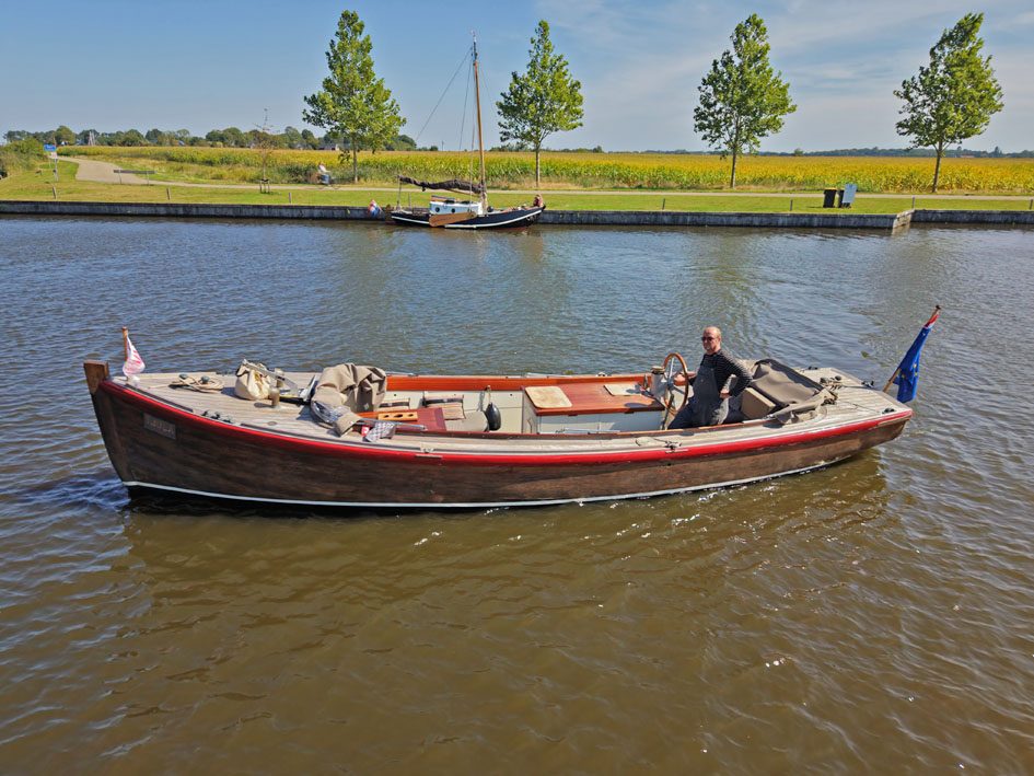 foto: 11 ex Marine Motorsloep 30