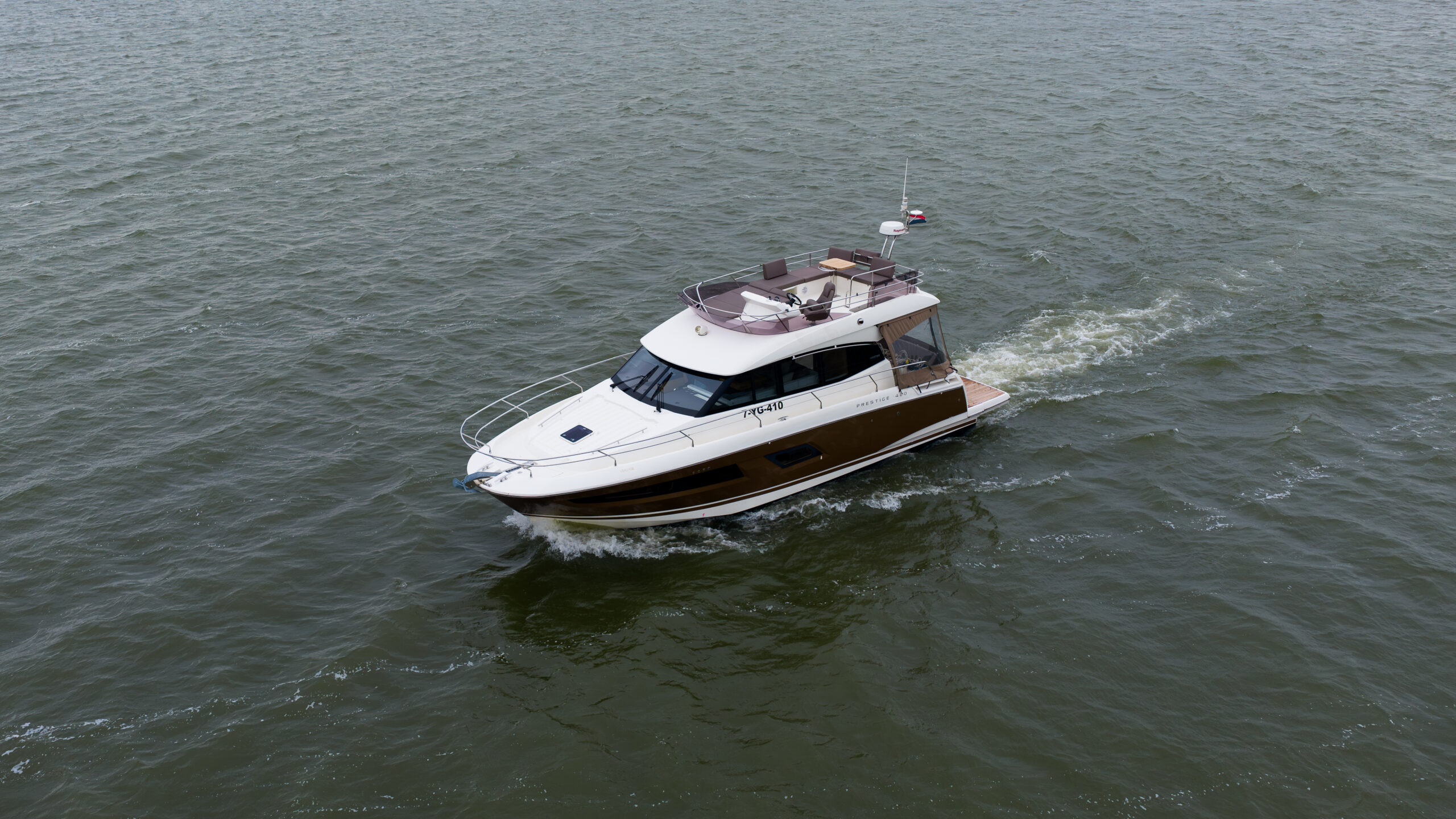 foto: 12 Prestige 420