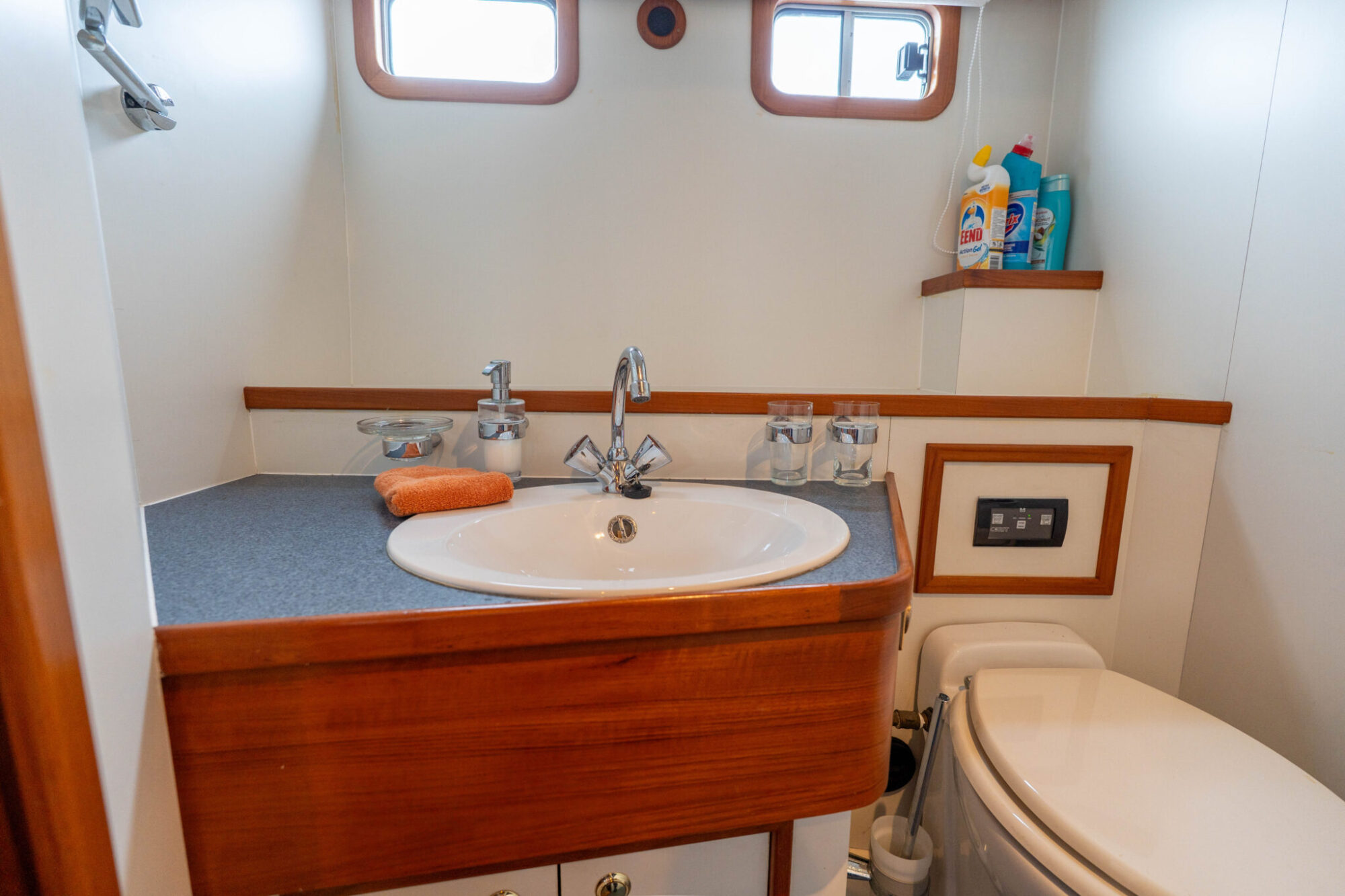 foto: 25 Pieter Beeldsnijder Pieter Beeldsnijder Spiegelkotter 15.00 VS