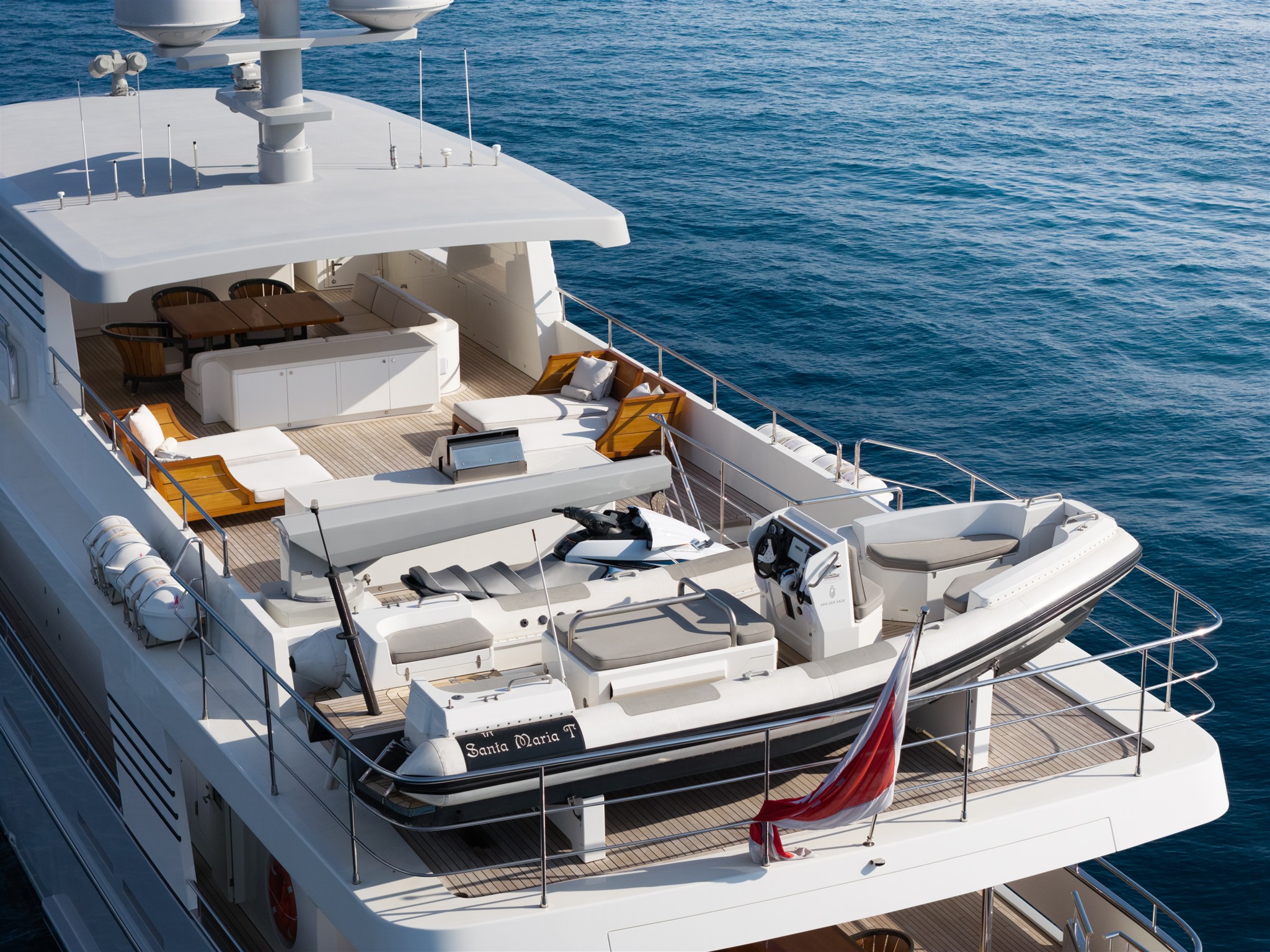 foto: 12 Van Der Valk Shipyard Custom Explorer