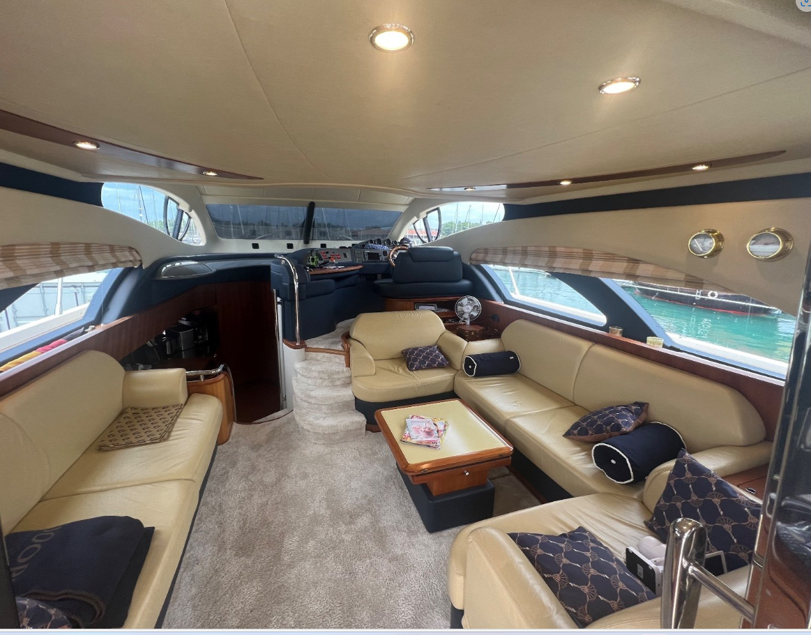 foto: 8 Azimut 50 fly