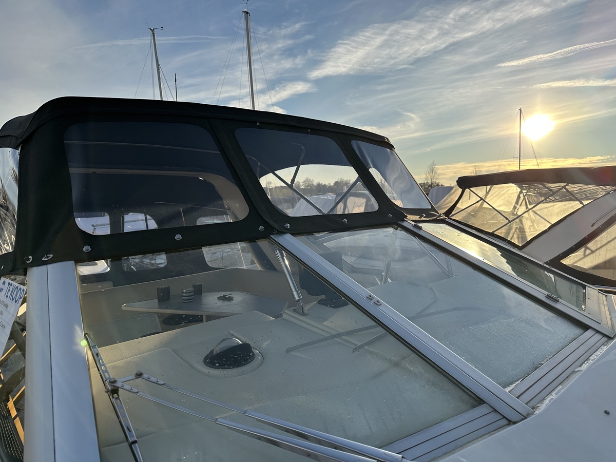 foto: 8 Bayliner 3055 Sunbridge