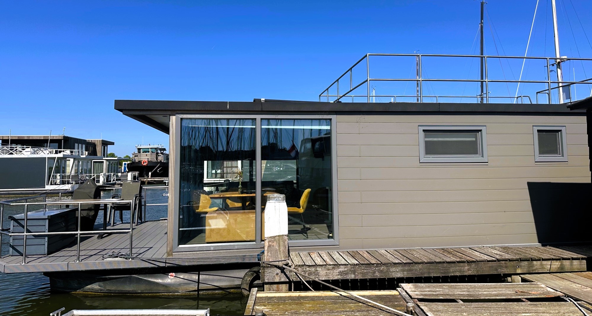 foto: 5 Havenlodge Castalia Houseboat