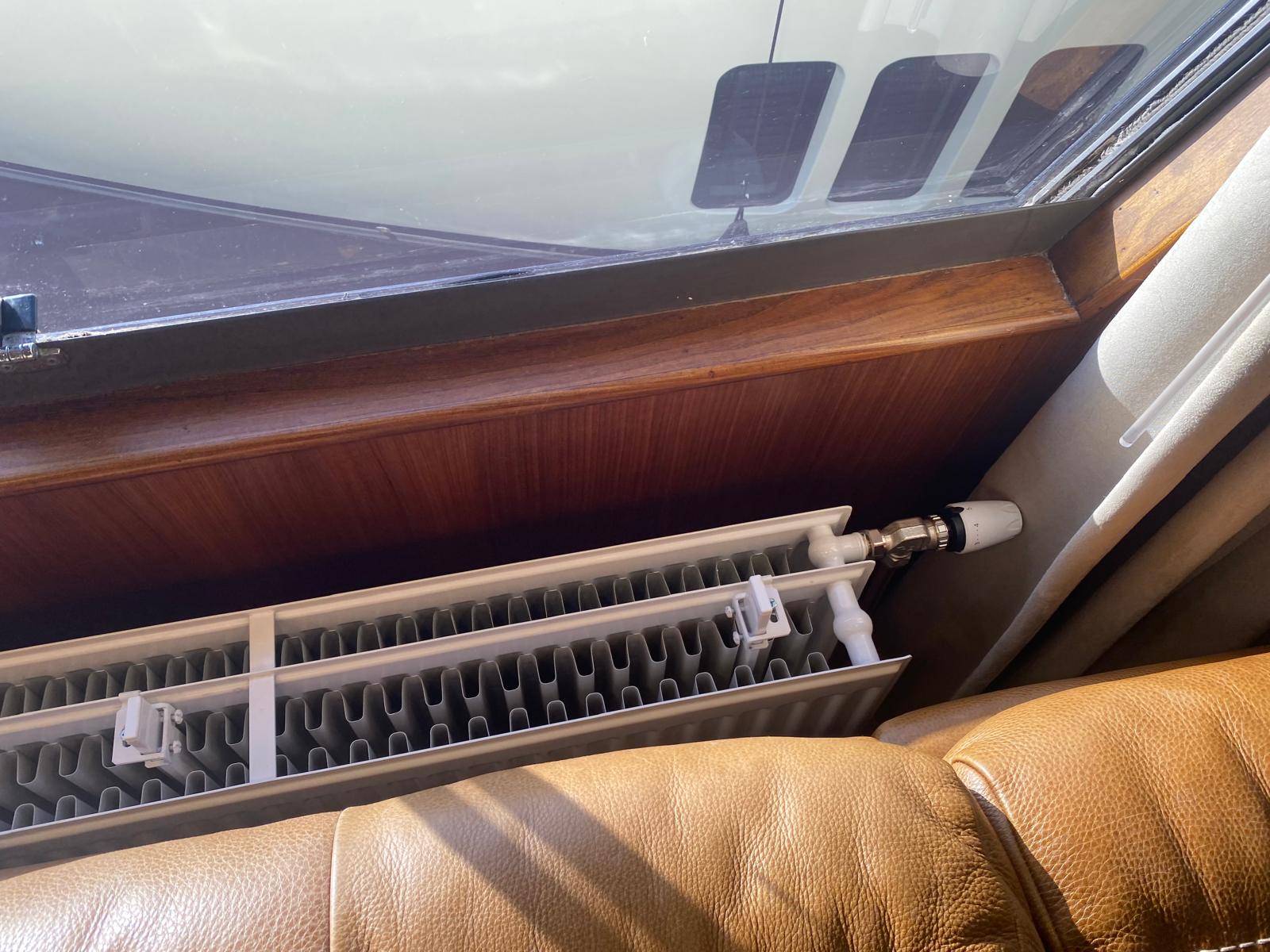 foto: 11 Hatteras 70 Fly ( Varend Woonschip )