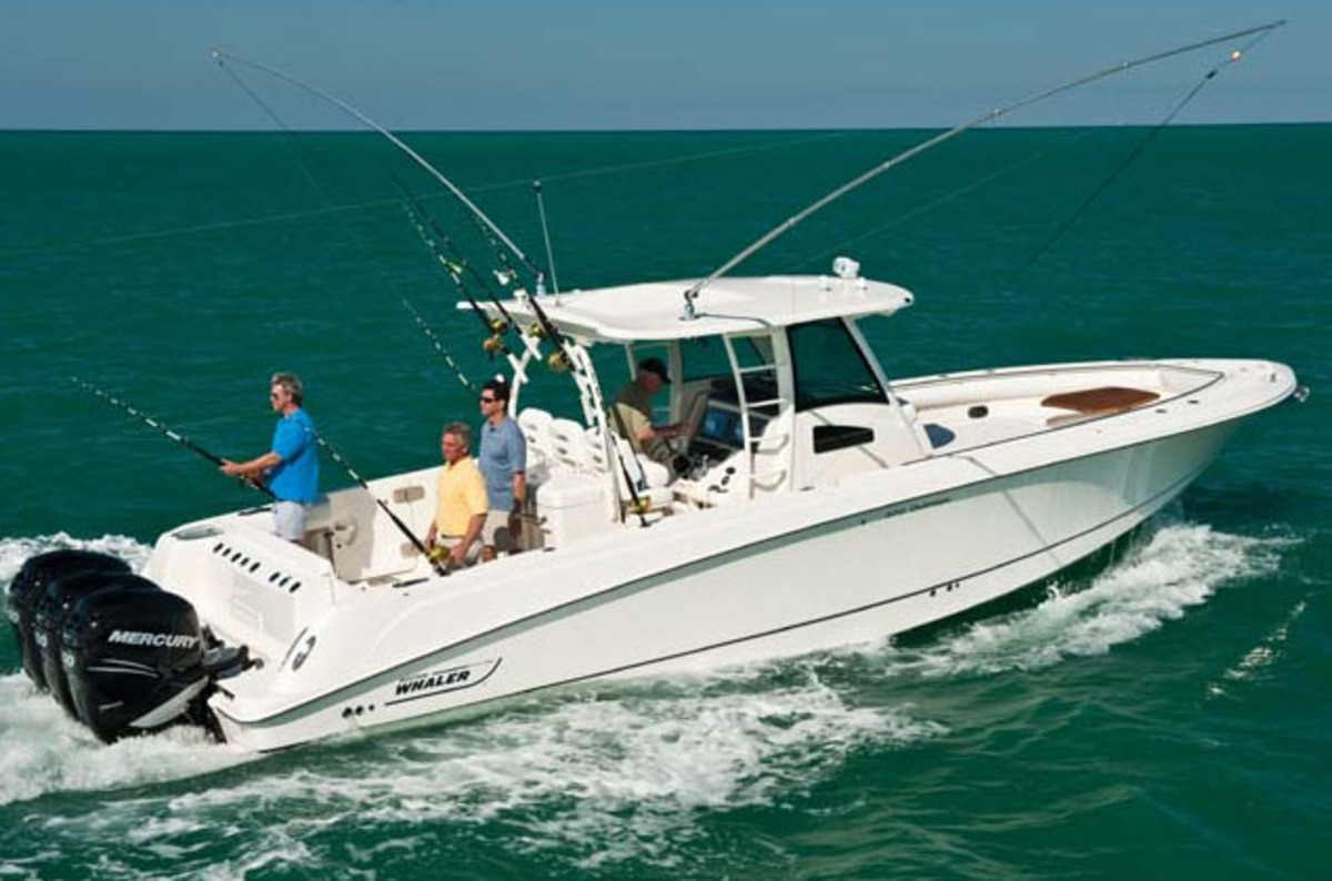 foto: 10 Boston Whaler 380 Outrage