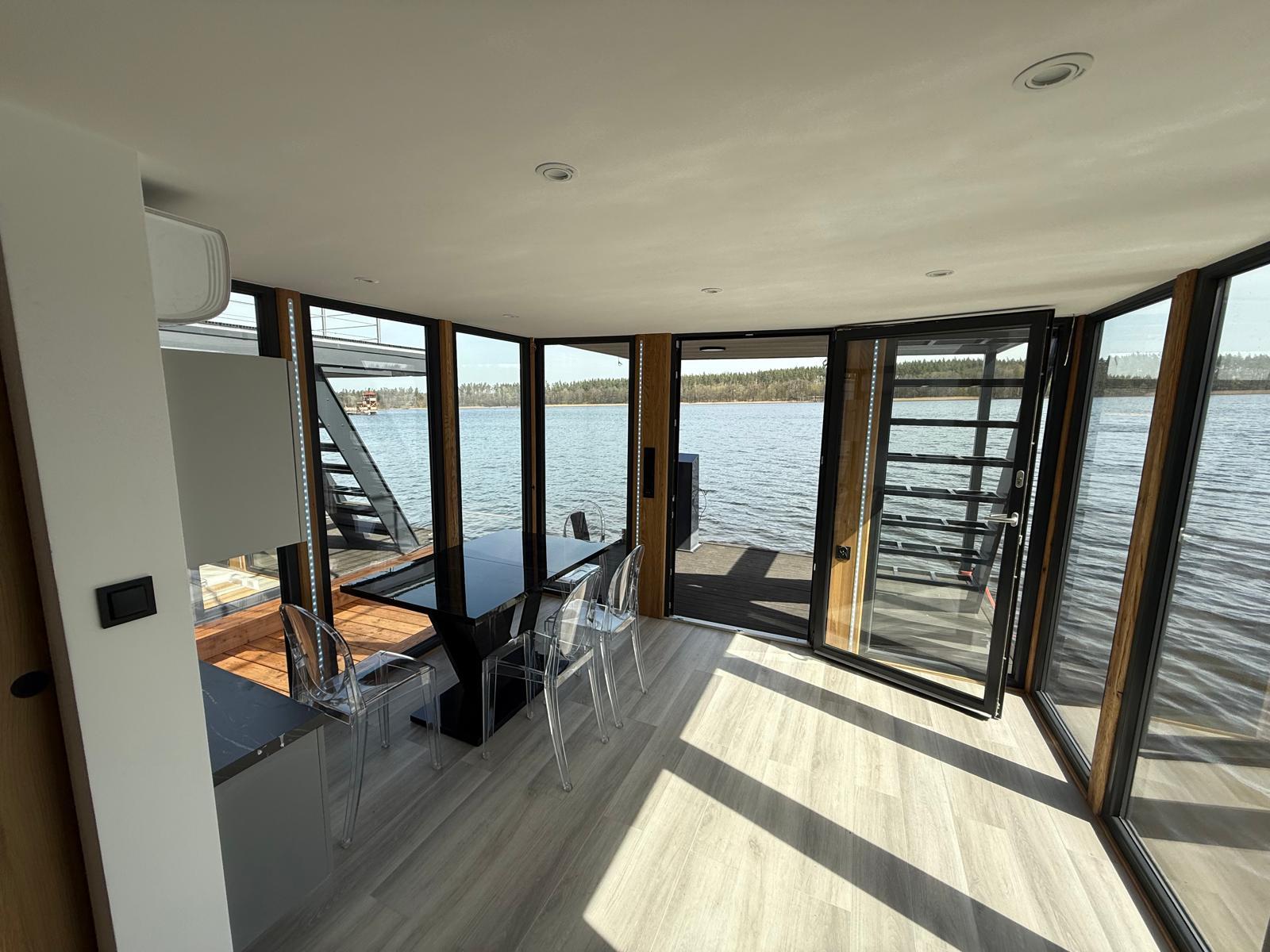 foto: 14 Shogun Mobile Houseboat