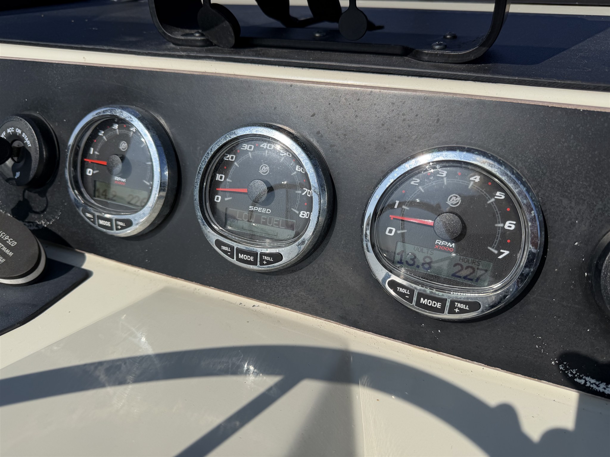 foto: 8 Boston Whaler OUTRAGE 25