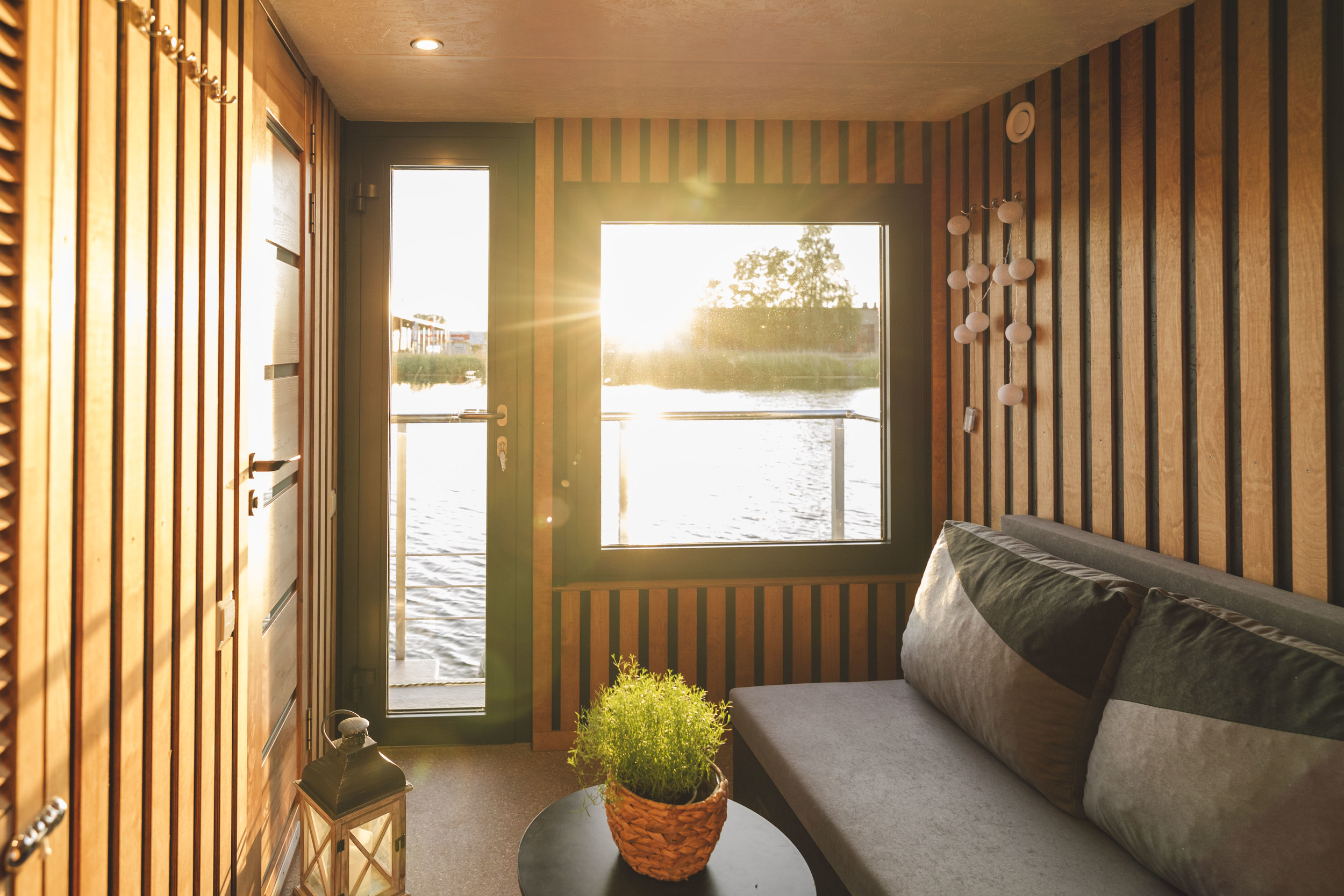 foto: 11 SHB Houseboat GTR 6.3