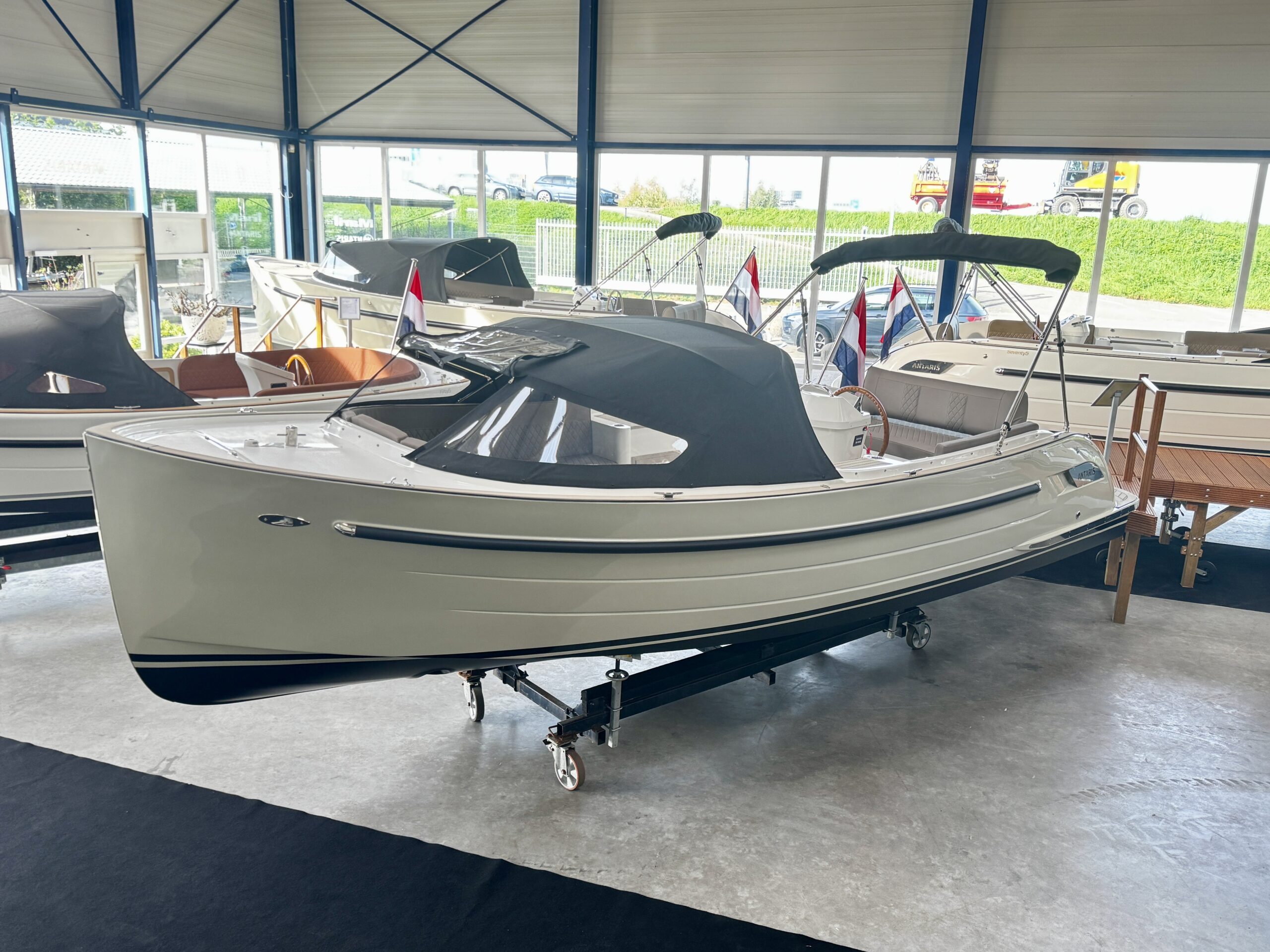 foto: 6 Antaris Sixty7 (op voorraad)