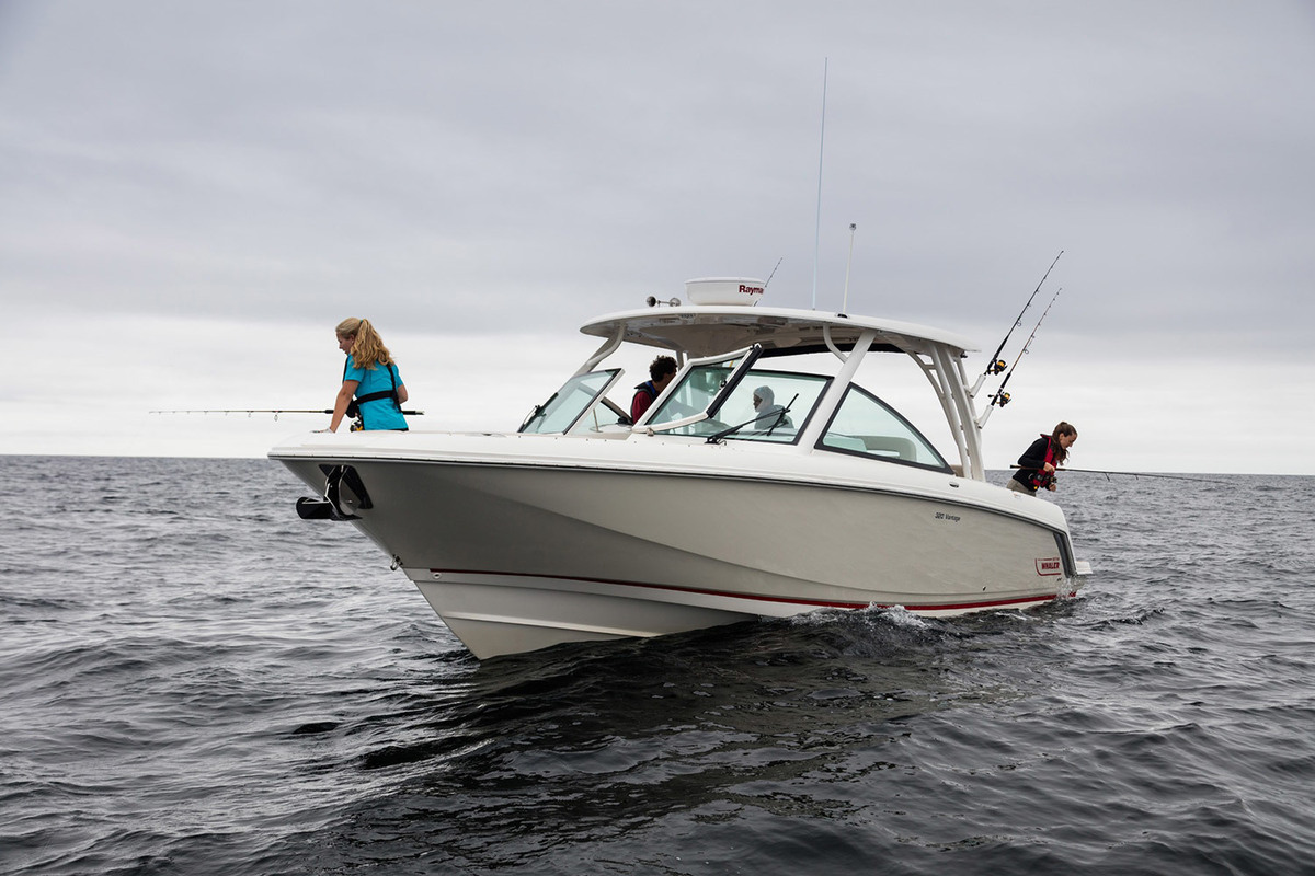 foto: 9 Boston Whaler 320 Vantage