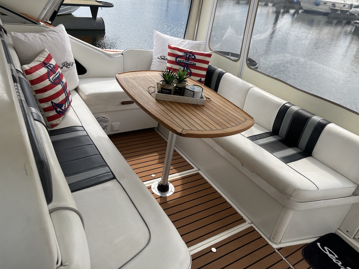 foto: 11 Sea Ray 310 Sundancer 