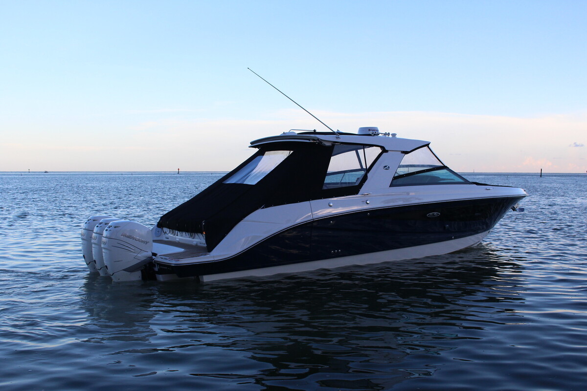 foto: 6 Sea Ray SLX 400 Outboard