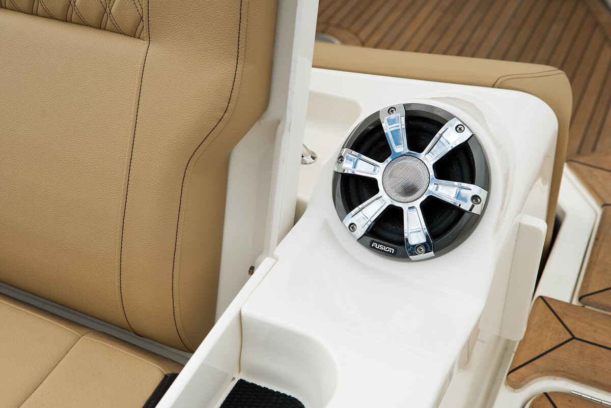 foto: 10 Sea Ray SLX 350 Outboard