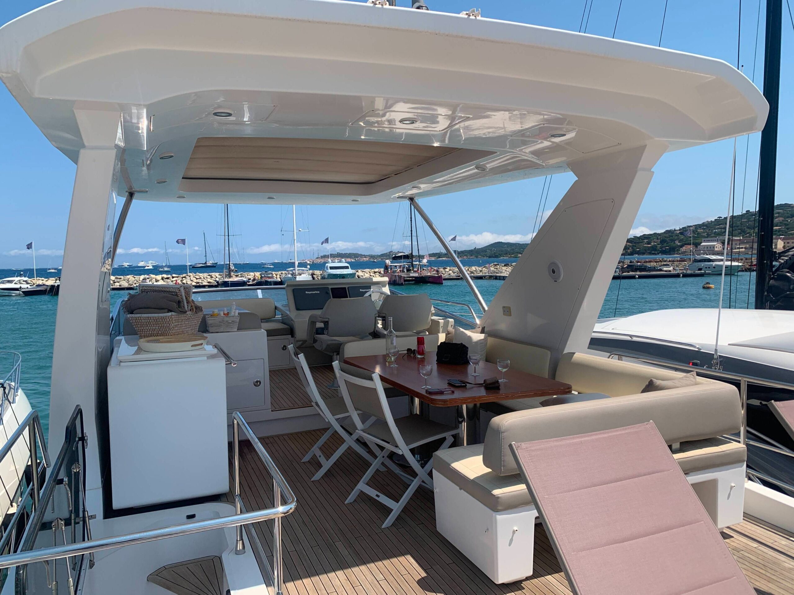 foto: 6 Azimut 66 