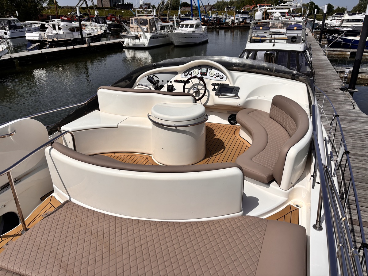 foto: 14 Azimut 46 Fly