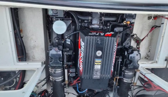 foto: 6 Celebrity 220 Cudy V85 ,7 EFI