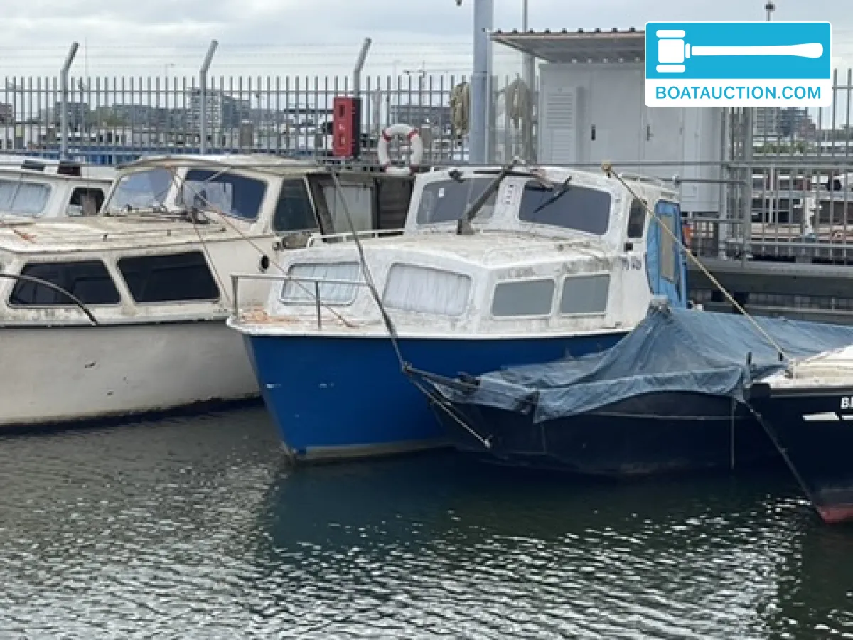 hoofdfoto: 1 Cabin boat 700