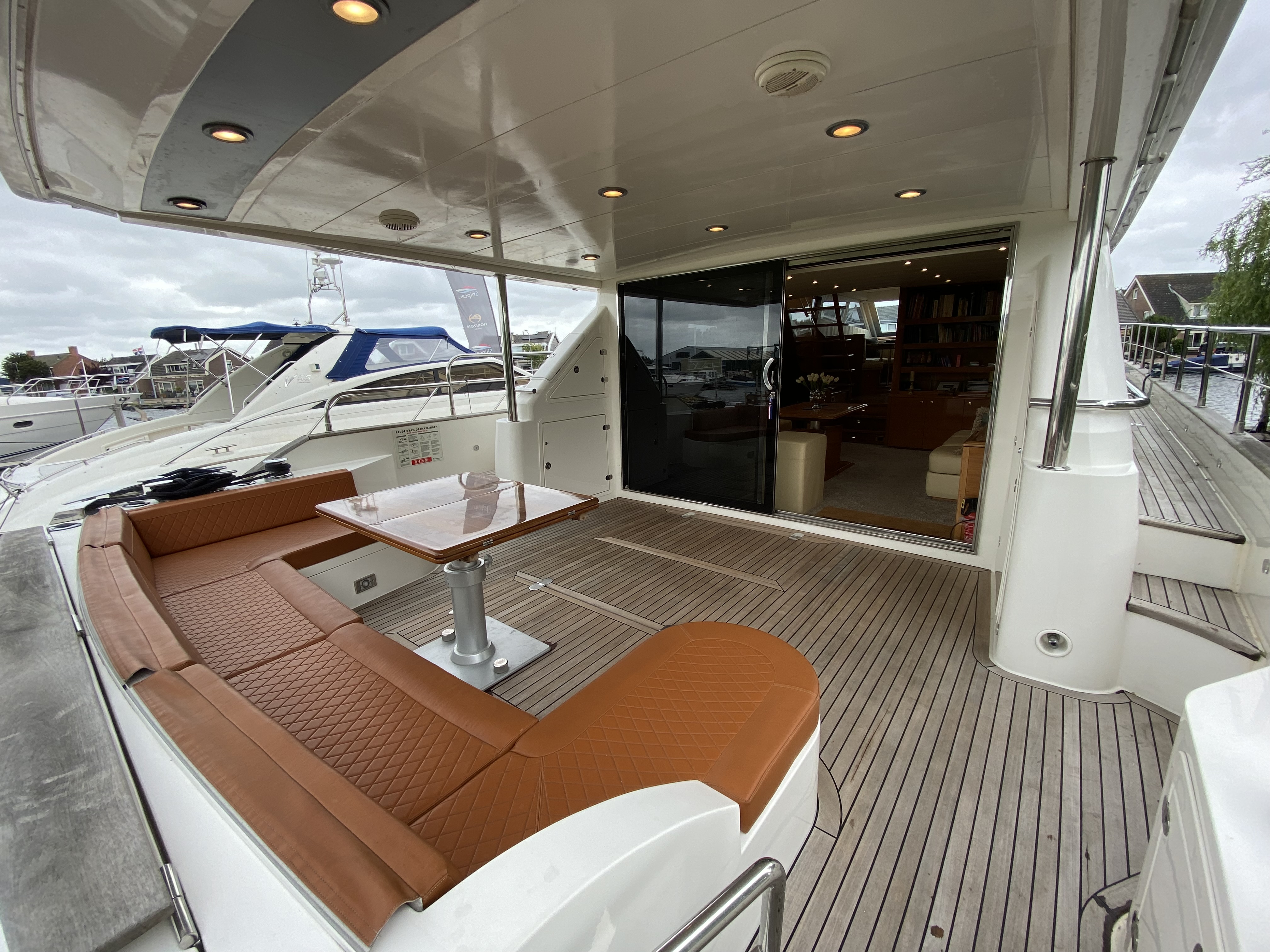 foto: 8 Guy Couach 2200