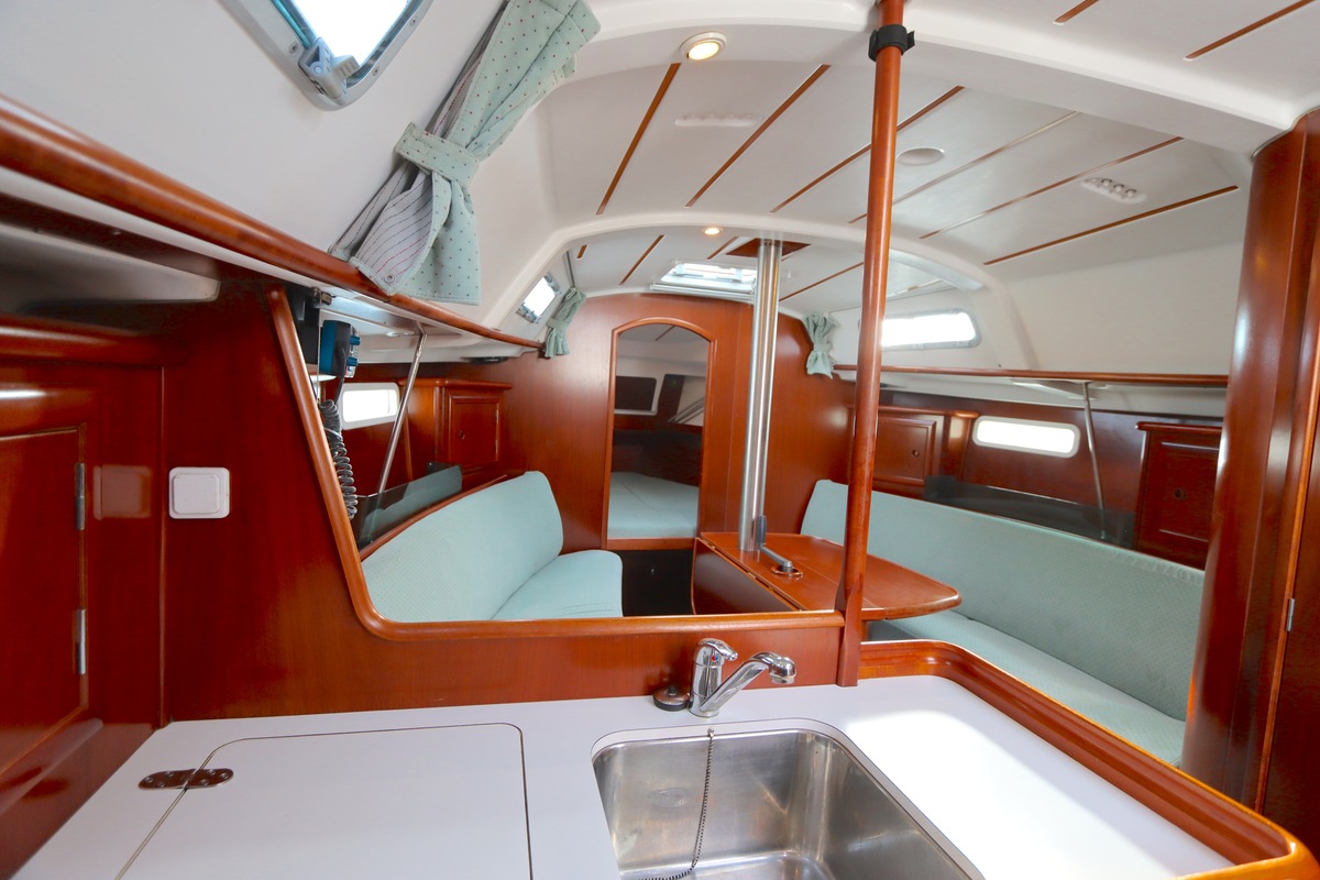 foto: 11 Beneteau Oceanis Clipper 331 Lifting keel