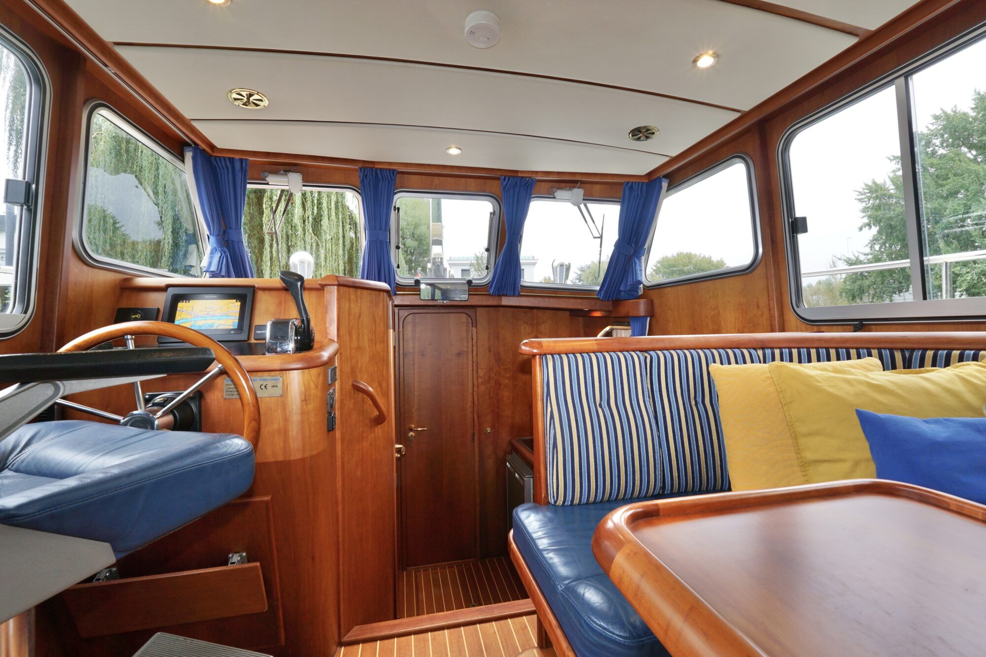 foto: 13 Jetten Jetten Bully 9.60 OK Spiegeldeur